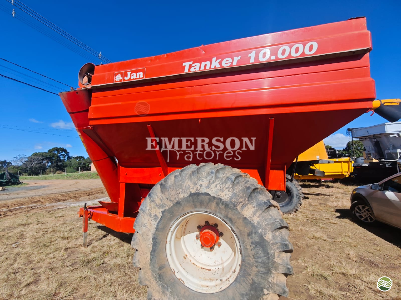 IMPLEMENTOS AGRICOLAS CARRETA BAZUKA GRANELEIRA 10000 Emerson Tratores PONTA GROSSA PARANÁ PR